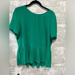 Large top Lord & Taylor green - PTP is 19